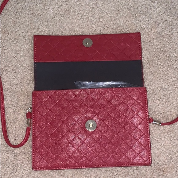 Cute red trendy purse crossbody!! CLN - Picture 2 of 5